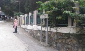 Direction from the village bus terminus at Lo Hon Buddhist Monastery in Outlying Islands