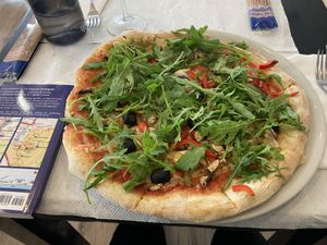 Vegan pizza with added arugula    at Pizzeria Cucina dei Fratelli in Vila Do Conde