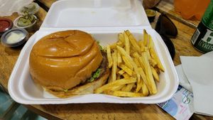 Me la llevé at Bam's Burgers in Cartagena