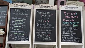 Chalkboard menu at Glad You Came in Seoul