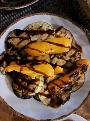 ירקות בגריל מצוין at Mouria 1923 in Kymi