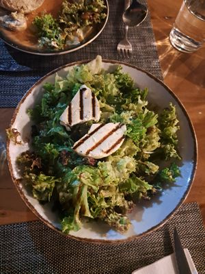 סלט ירוק מצויין at Mouria 1923 in Kymi