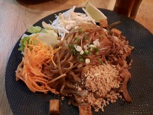Pad thai veggie (demander sans oeuf) at Saïgon Cà Phê in Reims