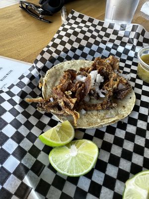 Tacos de pescado (vienen 3. No nos dio tiempo a hacer la foto antes)  at VegMex in La Paz