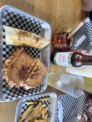 Sandwich con burrito, acompañado con papas   at VegMex in La Paz