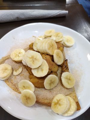 Oven backed apples with banana and cinnamon sugar at Crêpe Café Sisters in Leavenworth