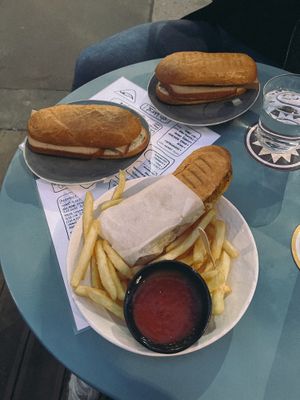 Leberkäsesemmeln und Bosna mit Pommes  at Eh Wurst Vegane Würstelbar in Vienna