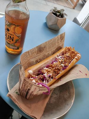 Coleslaw Hotdog at Eh Wurst Vegane Würstelbar in Vienna