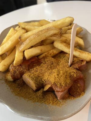 Currywurst mit Pommes  at Eh Wurst Vegane Würstelbar in Vienna