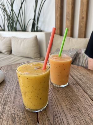 Tropical delight & carrot passion (6€)  at goat in a boat in Naxos
