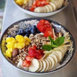 Lola's granola - plantbased yogurt, fresh fruit & homemade granola at Lola's in Genk