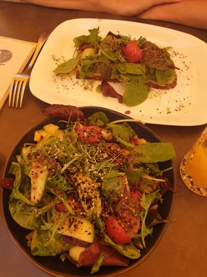 Salad with extra avocado at Lieblingsplatz am Tegernsee in Gmund Am Tegernsee