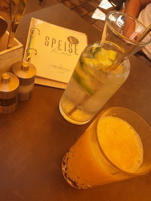 Fresh lemonade and fresh orange juice at Lieblingsplatz am Tegernsee in Gmund Am Tegernsee