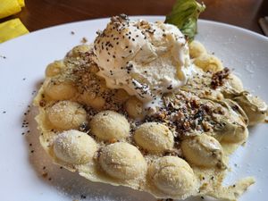 Vegan pistachio waffle at Lieblingsplatz am Tegernsee in Gmund Am Tegernsee