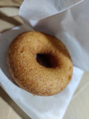 Plain tofu doughnut at Mogusa Foods - 百草食品 in Tokyo