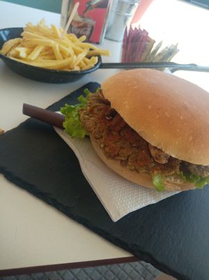 Burguer de lentejas at La Creación in Soutomaior