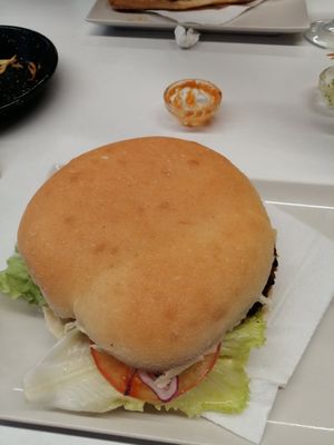hamburguesa vegana at La Creación in Soutomaior