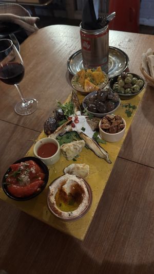 Deluxe surprise mezze vegan course 1  at Salmagundi's in Groningen