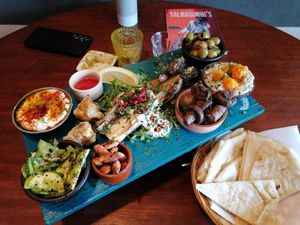 Round 1 vegan table at Salmagundi's in Groningen