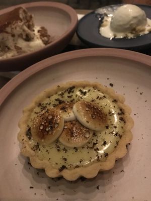 Tartellette with lemon curd and meringue  at Konijnenvoer in Arnhem