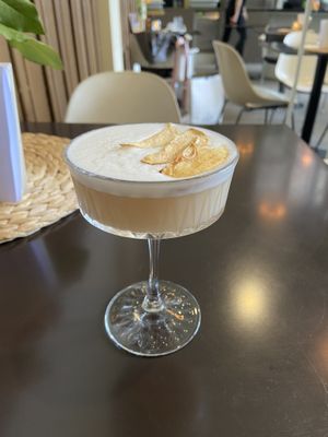 Nutty professor cocktail with Rye whiskey, Frangelico, Quince, lemon juice and vegan foam (aqua faba?): very good! Sweet, fresh, creamy and nutty. at Konijnenvoer in Arnhem