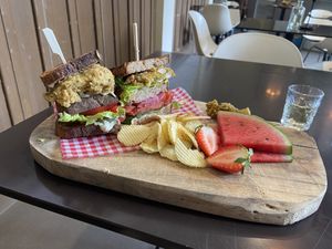 Club Bowie: quite good, but a bit sour at Konijnenvoer in Arnhem