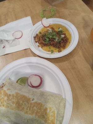 Asada 🌮  yummy af and my huge 🌯 at Rojos Mexican Food in Seattle