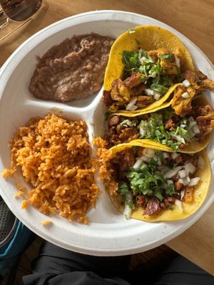 Taco plate with 1 chick’n and 2 asada 😍  at Rojos Mexican Food in Seattle
