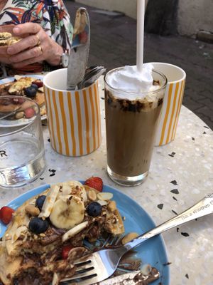 Café latté glacé et chantilly   at Vegetal Food in Clermont-ferrand