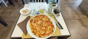 Pizza Margherita (!!) at Humus Bio Bakery Bistrot in Parma
