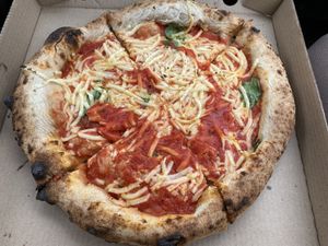 Vegan margherita   at La Popular Pizza Y Pan in Santiago