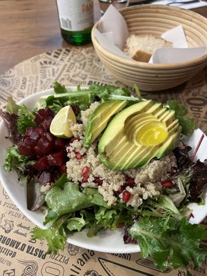 Insalata Quinoa Avocado  at L'Osteria in Darmstadt
