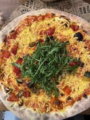 Pizza Vegetariana mit veganem Käse   at L'Osteria in Darmstadt