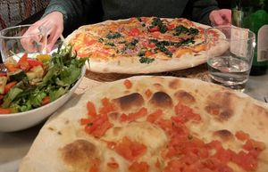 Pizza Forza, Pizzapane und gemischter Salat mit gegrillten Gemüse als Extra  #Veganuary at L'Osteria in Darmstadt