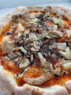 Pizza Vegan Sweet Chili Caribean at Pizzeria Napoli in Leipzig