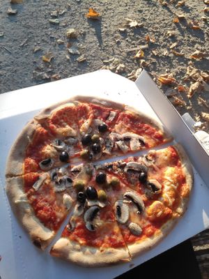 Fungi with vegan cheese at Oregano Pizza Imbiss in Berlin