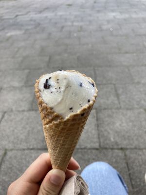 Veganes Straciatella, gesalzenes Karamell war schon weg 🤭  at KeQ Eismanufaktur in Hannover