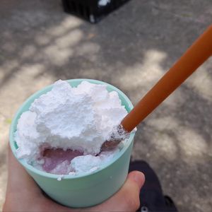 Milkshake (peanut+carrant) at KeQ Eismanufaktur in Hannover