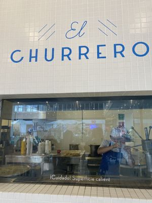 El Churrero Magic Happening Before Our Eyes  at Churreria El Moro - Oceania in Mexico City