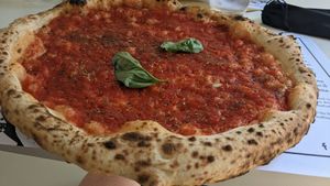 Pizza Marinara at Pizzeria La Smorfia in Salerno