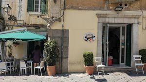 Smorfia Pizzeria at Pizzeria La Smorfia in Salerno