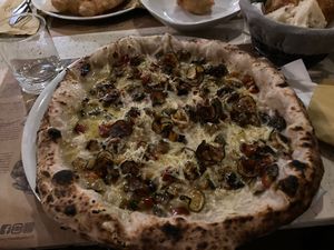 Vegan pie at Pizzaria Criscemunno in Salerno