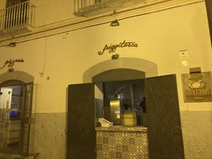 Front at Pizzaria Criscemunno in Salerno