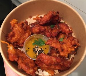 Vegan vegetable fritters at Smok Mok - Food Stall in Madrid