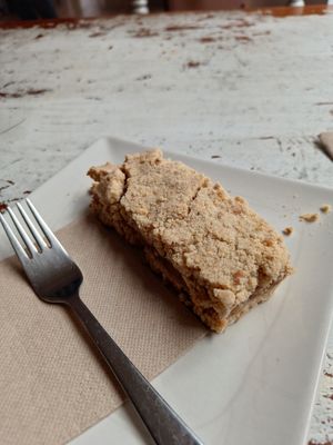 Apple crumble pie at Cafe Artysana in Valencia