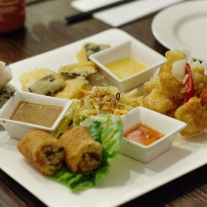 Sharing starter platter at Sen Viet Vegan in Edinburgh