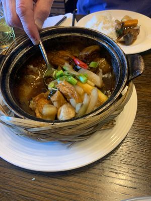 Clay pot dish at Sen Viet Vegan in Edinburgh