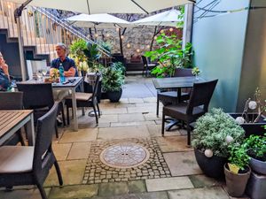 Outdoor seating at Restaurant Felsenbirne at Restaurant Felsenbirne in Pirna