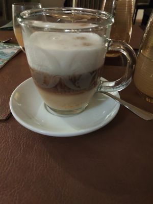 "Latte" Macchiato mit Hafermilch at Restaurant Felsenbirne in Pirna