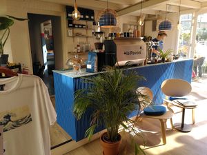 Bar at DUBBEL/DWARS in Utrecht